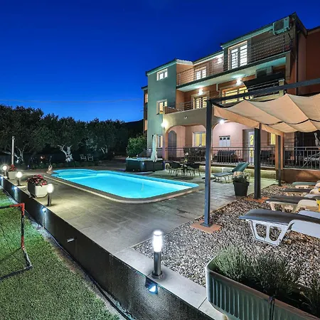 Lovely In Kastel Luksic Kaštela