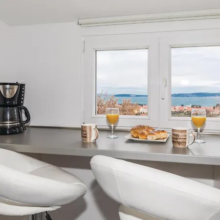 Holiday home Nice In Kastel Luksic With House Sea View
