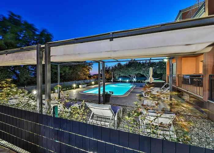 Lovely In Kastel Luksic Casa vacanze