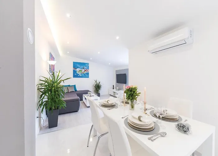 Lovely In Kastel Luksic