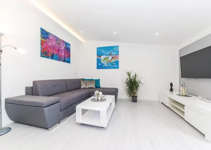 Lovely In Kastel Luksic Casa vacanze