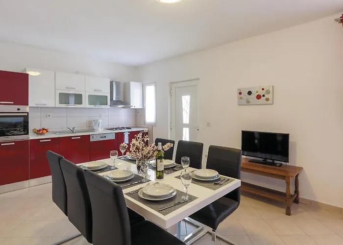 Lovely In Kastel Luksic