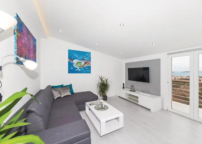 Lovely In Kastel Luksic